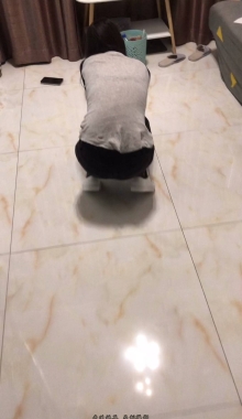 ���ŮӶ�������ƺ��۽�